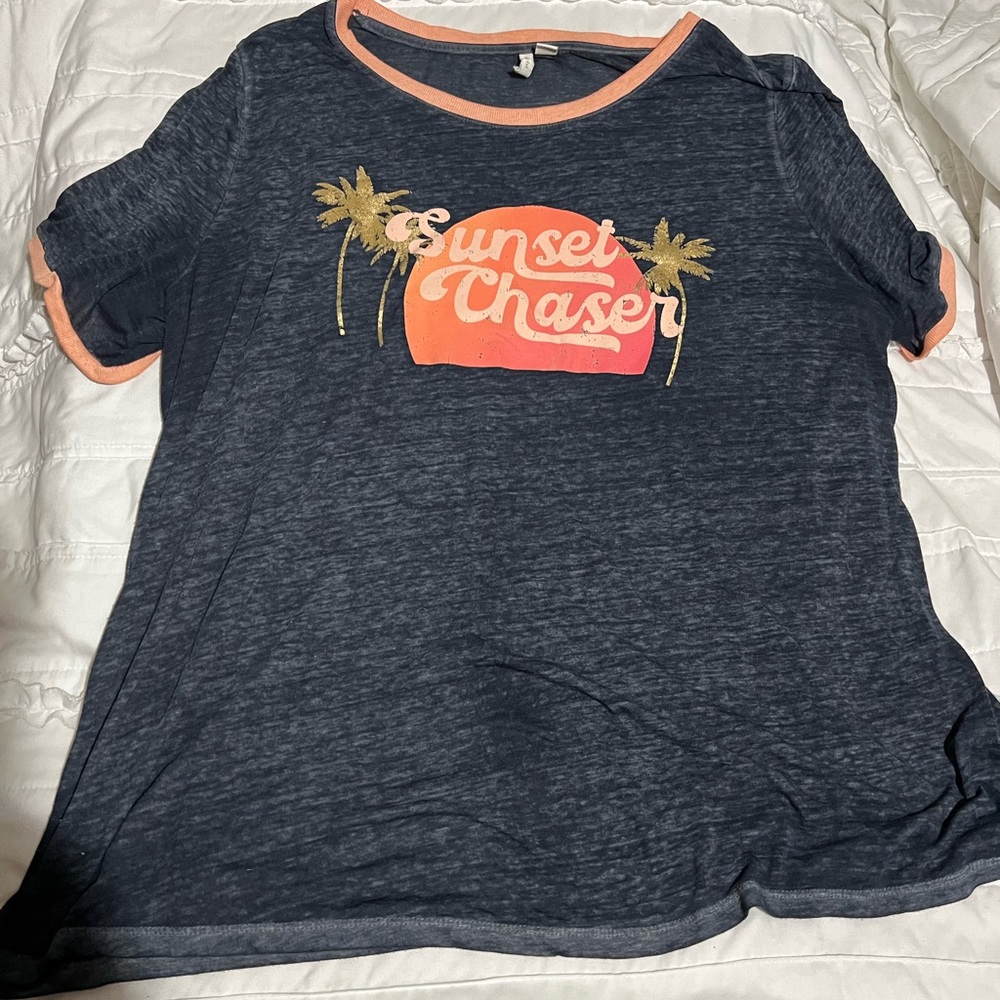 Cato graphic tee size 18/20. Excellent condition.